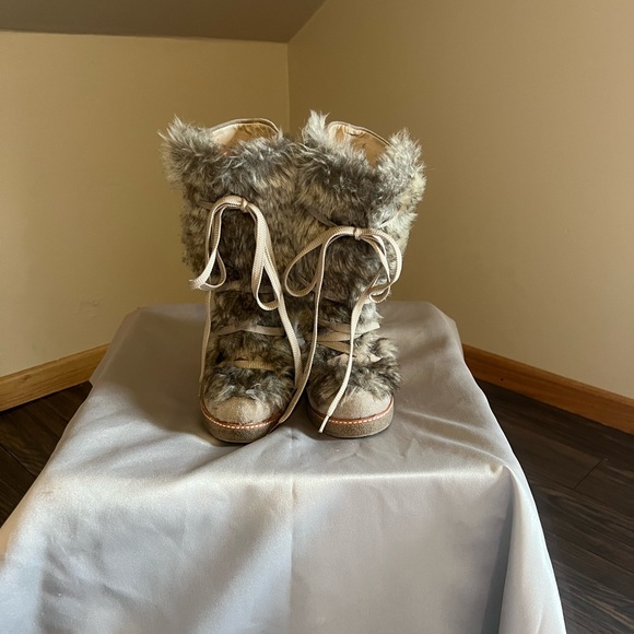 Furry high-heeled suede designer boots - Picture 8 of 11